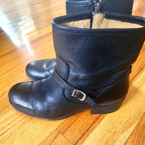 FRYE LYNN STRAP SHORT Women's Black Leather Ankle Boots SIZE 7.5 western biker - Picture 1 of 8